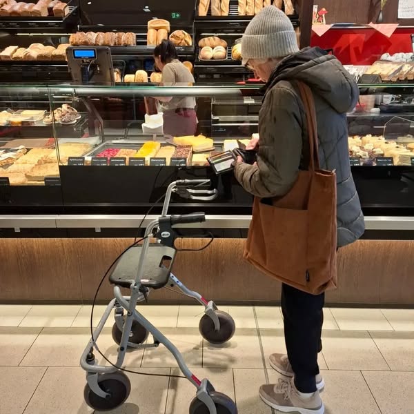 Conny unterstützt gern beim Einkaufen. Dafür planen wir genug Zeit ein.